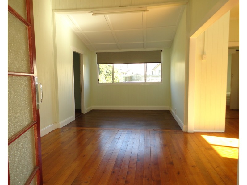 125 West Street, Newtown QLD 4350