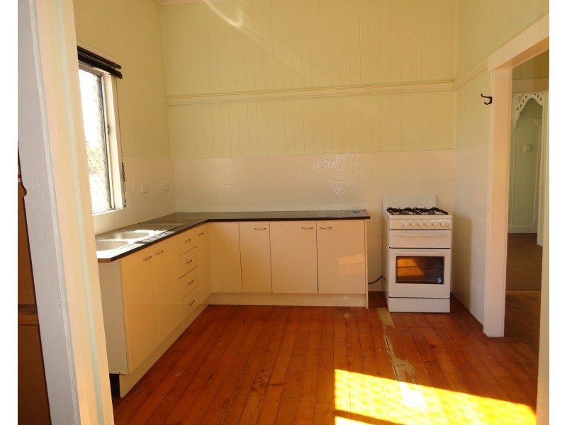 125 West Street, Newtown QLD 4350