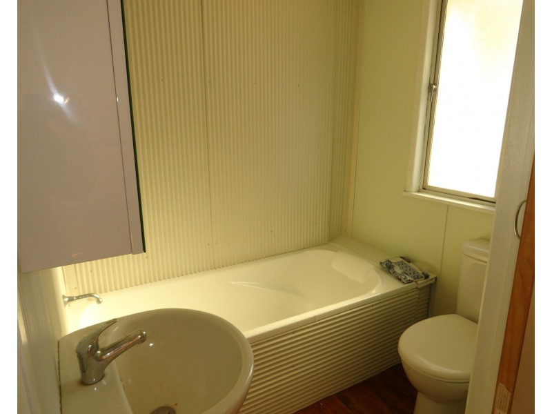 125 West Street, Newtown QLD 4350