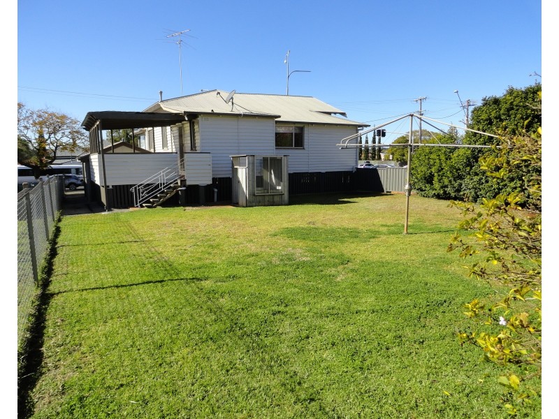 125 West Street, Newtown QLD 4350