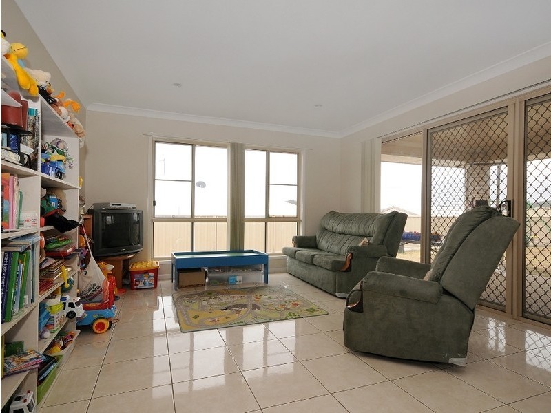 12 Jay Street, Westbrook QLD 4350
