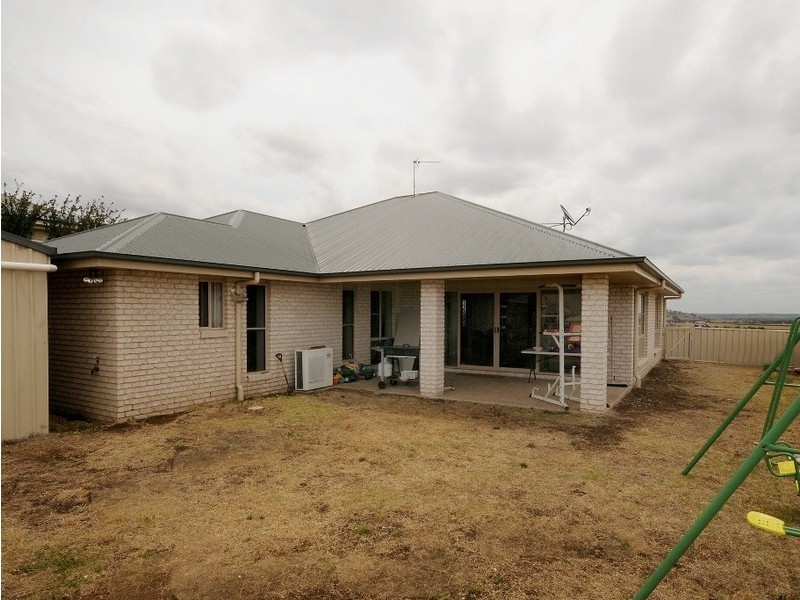 12 Jay Street, Westbrook QLD 4350
