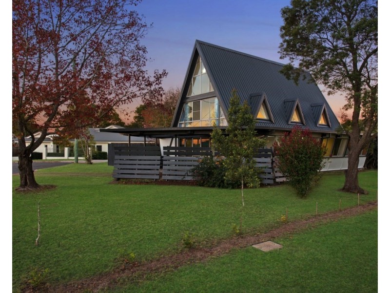 24 Tourist Road, East Toowoomba QLD 4350