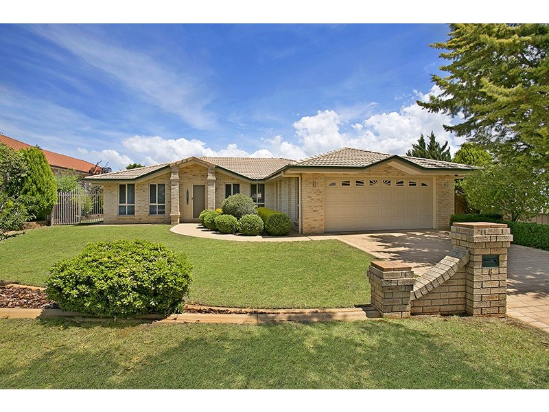 8 Parsley Drive, Middle Ridge QLD 4350