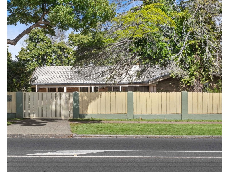 8 Herries Street, East Toowoomba QLD 4350