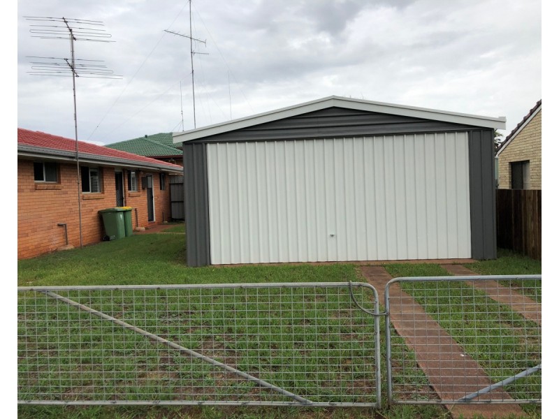 1 Cambridge Street, Harristown QLD 4350