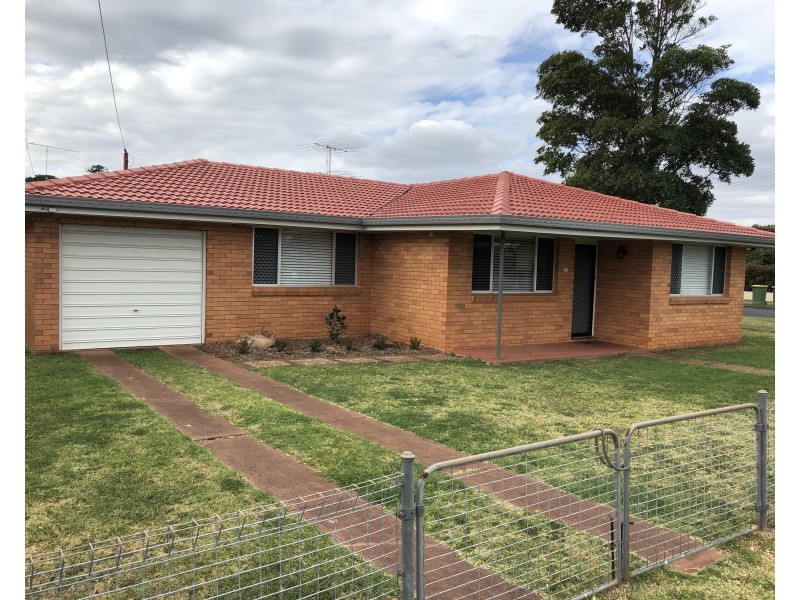 1 Cambridge Street, Harristown QLD 4350