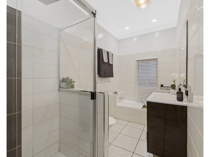 78 MacKenzie Street, Mount Lofty QLD 4350