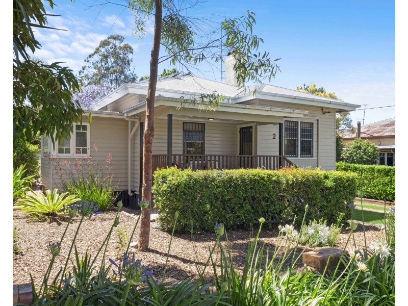 2 Wonderley Street, Mount Lofty QLD 4350