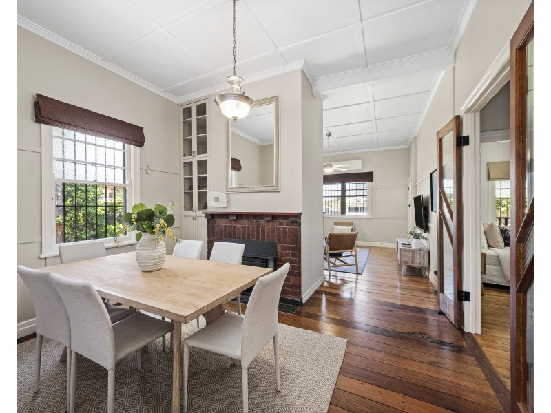 2 Wonderley Street, Mount Lofty QLD 4350