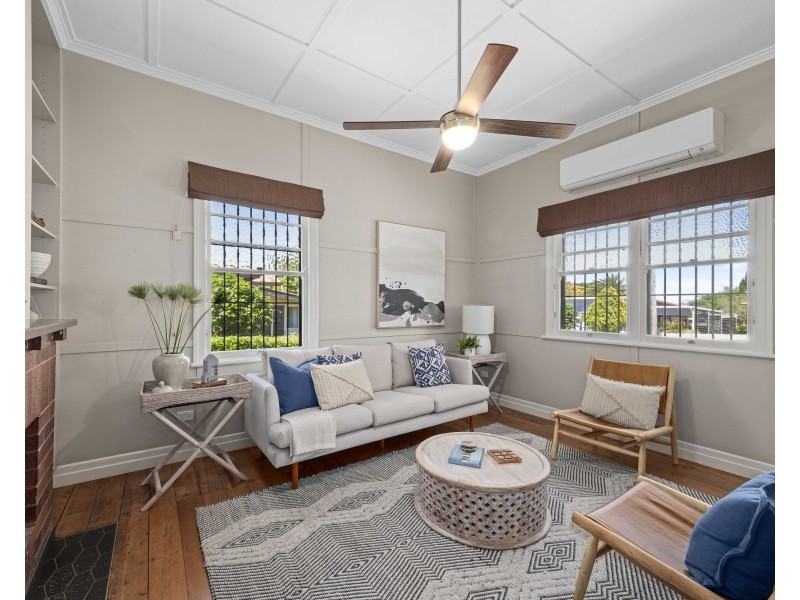 2 Wonderley Street, Mount Lofty QLD 4350