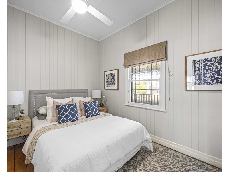 2 Wonderley Street, Mount Lofty QLD 4350