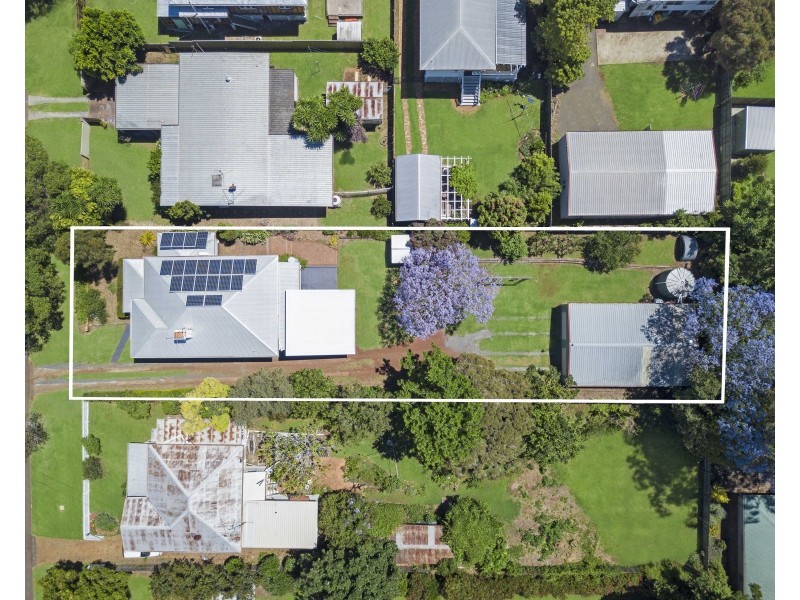 2 Wonderley Street, Mount Lofty QLD 4350