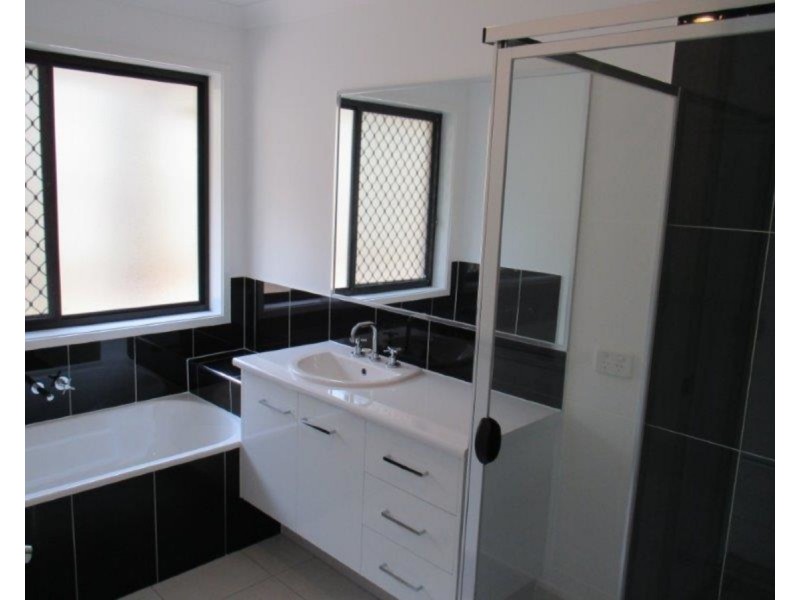 414 Mackenzie Street, Middle Ridge QLD 4350