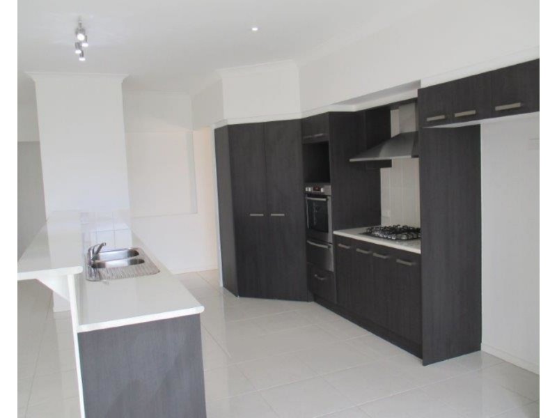 414 Mackenzie Street, Middle Ridge QLD 4350