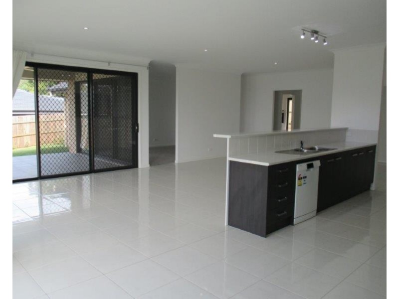 414 Mackenzie Street, Middle Ridge QLD 4350