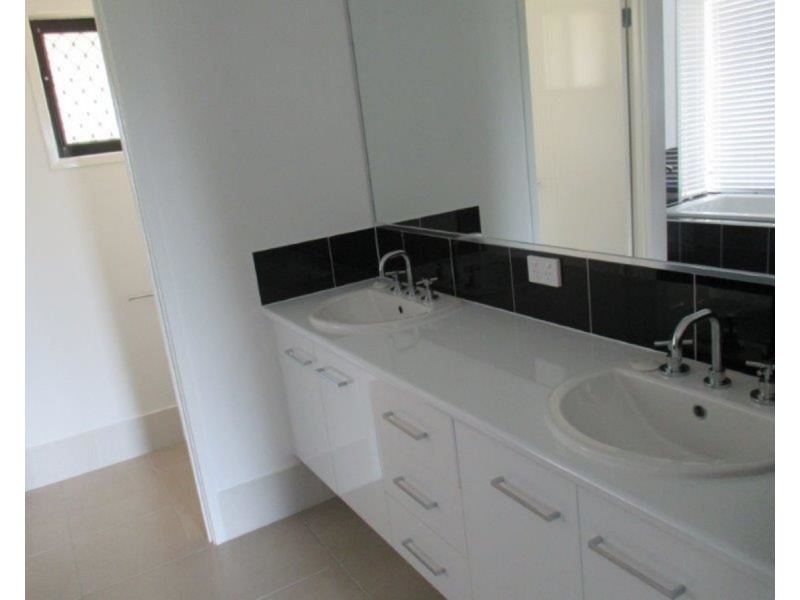 414 Mackenzie Street, Middle Ridge QLD 4350