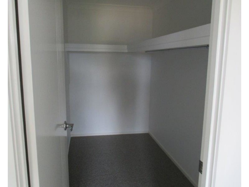 414 Mackenzie Street, Middle Ridge QLD 4350