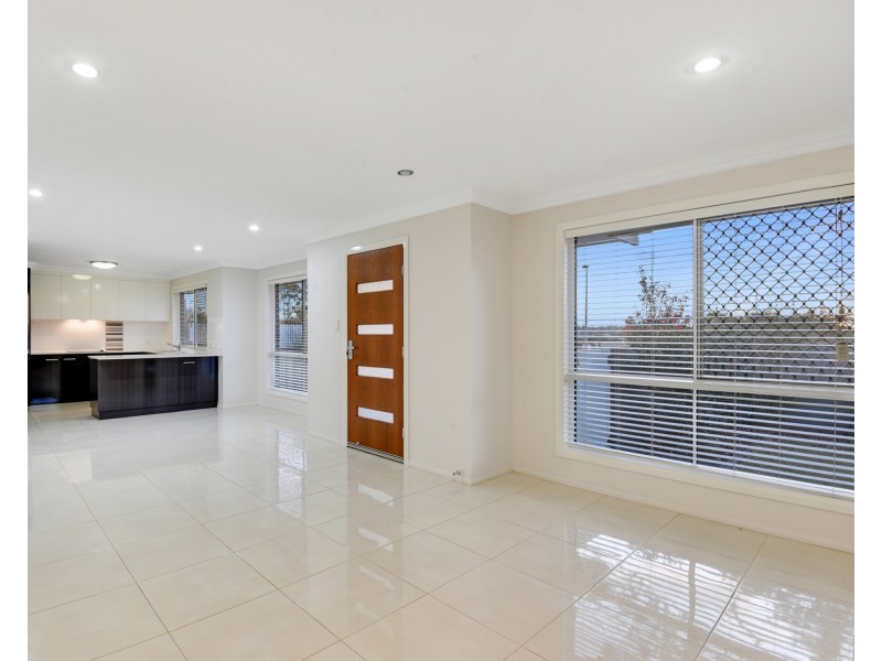 1/310a Hume Street, Centenary Heights QLD 4350