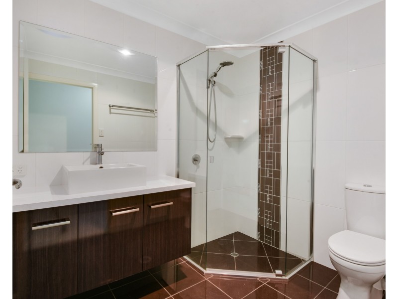 1/310a Hume Street, Centenary Heights QLD 4350