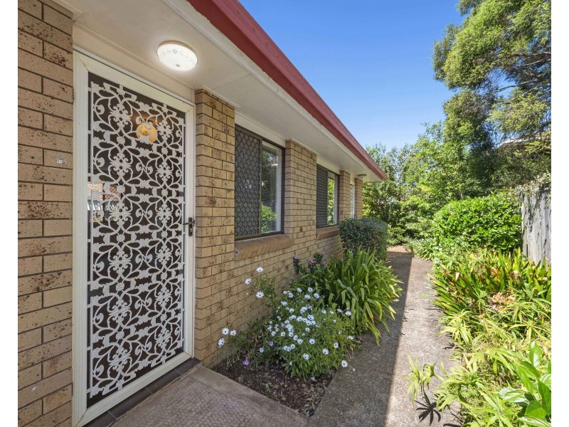 2/16a Lendrum Street, Newtown QLD 4350