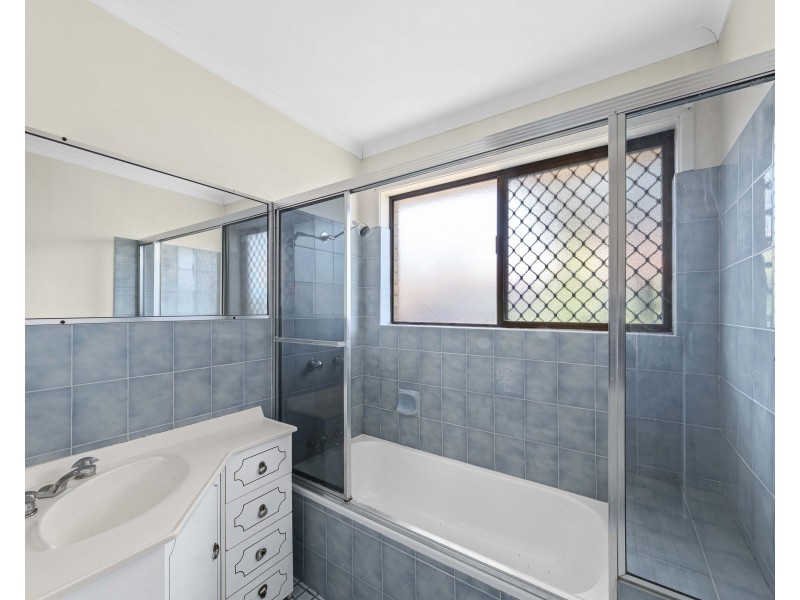 2/16a Lendrum Street, Newtown QLD 4350