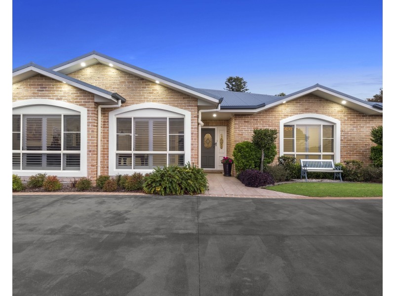 1 Keira Court, Blue Mountain Heights QLD 4350