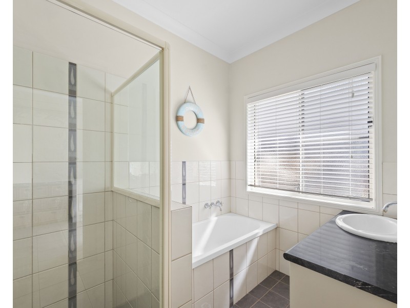 1 Keira Court, Blue Mountain Heights QLD 4350