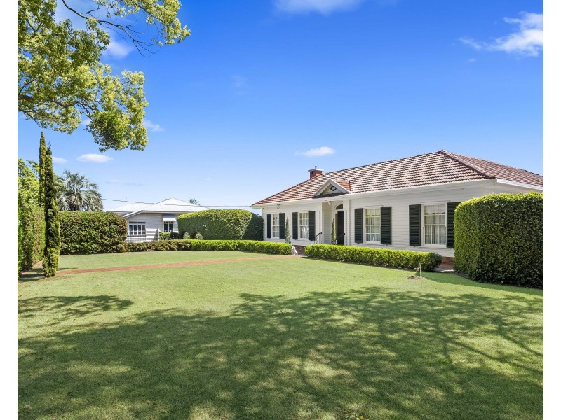 19 Campbell Street, East Toowoomba QLD 4350