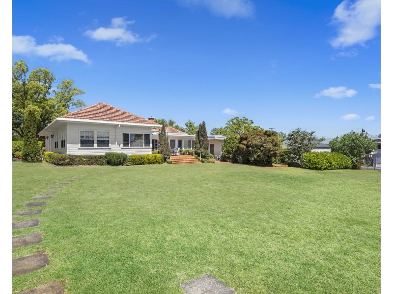 19 Campbell Street, East Toowoomba QLD 4350