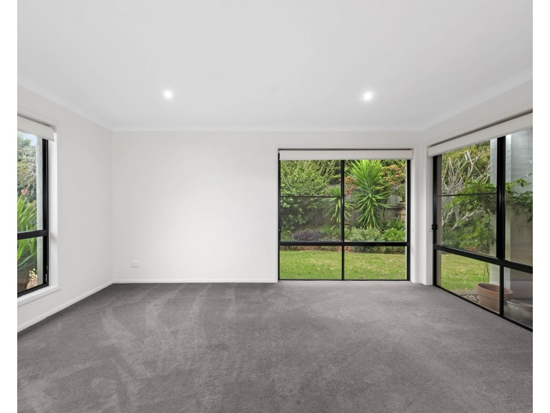 12 Jake Court, Middle Ridge QLD 4350