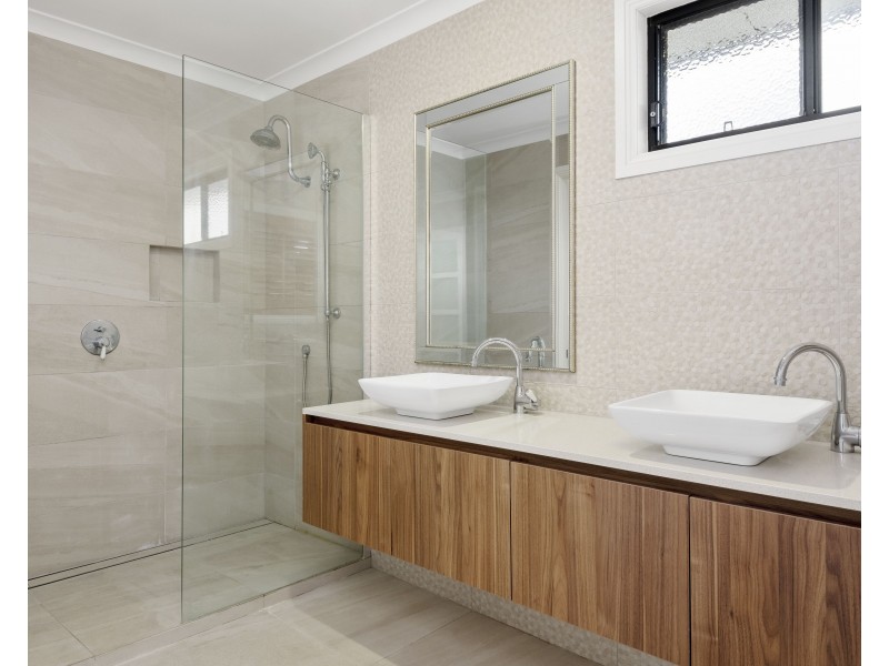 12 Jake Court, Middle Ridge QLD 4350