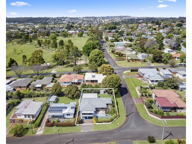 26 Loch Street, Centenary Heights QLD 4350