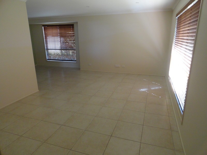 10 Fern Drive, Kearneys Spring QLD 4350