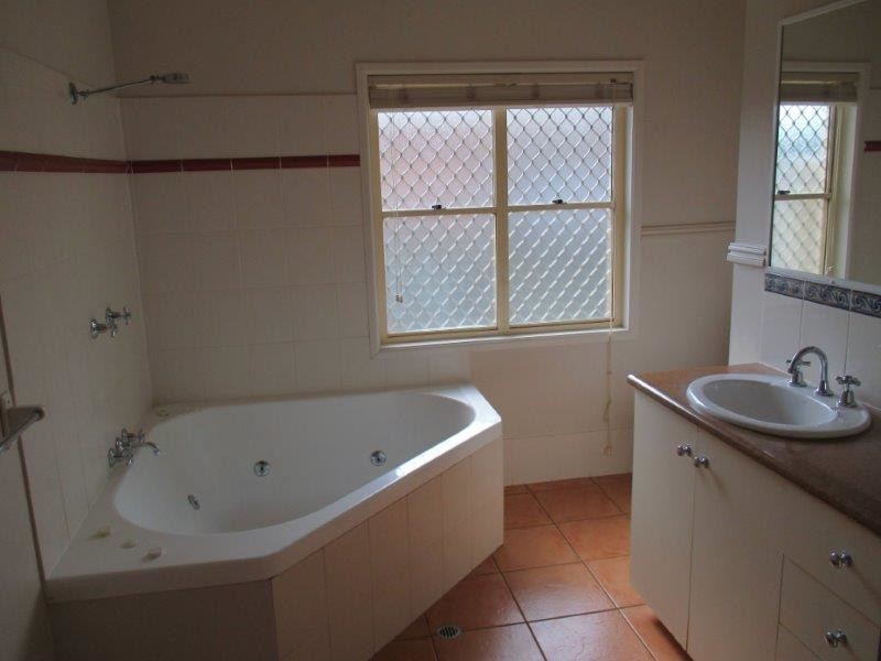 20 Bouganvillea Drive, Middle Ridge QLD 4350