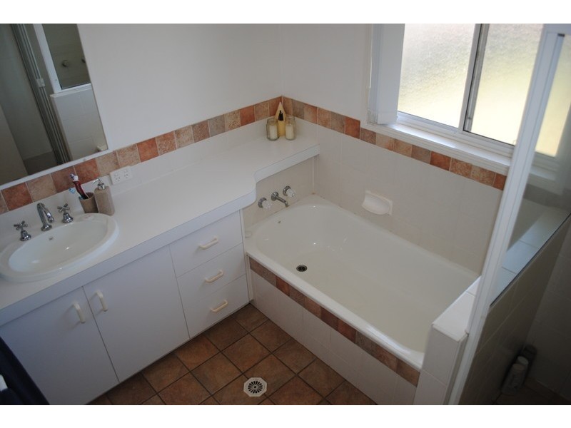 17 Gouldson Drive, Kearneys Spring QLD 4350