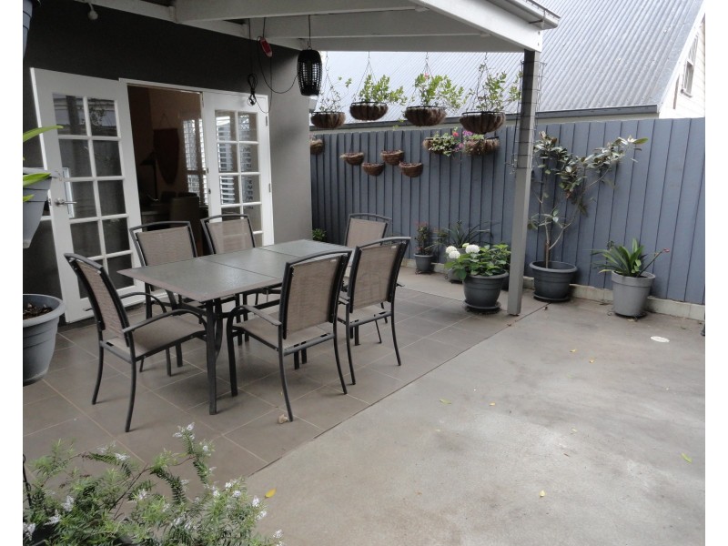 2/89 Phillip Street, South Toowoomba QLD 4350