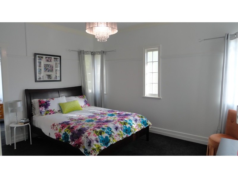 29 Collins Street, Mount Lofty QLD 4350