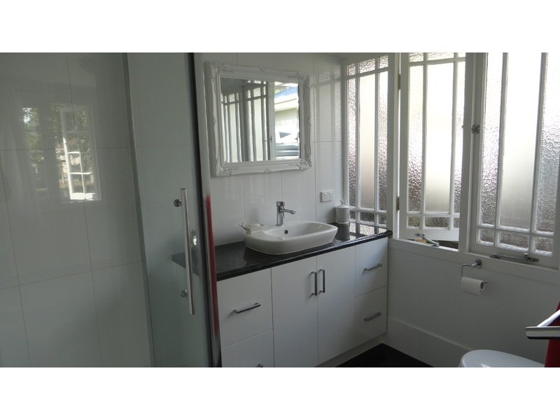 29 Collins Street, Mount Lofty QLD 4350