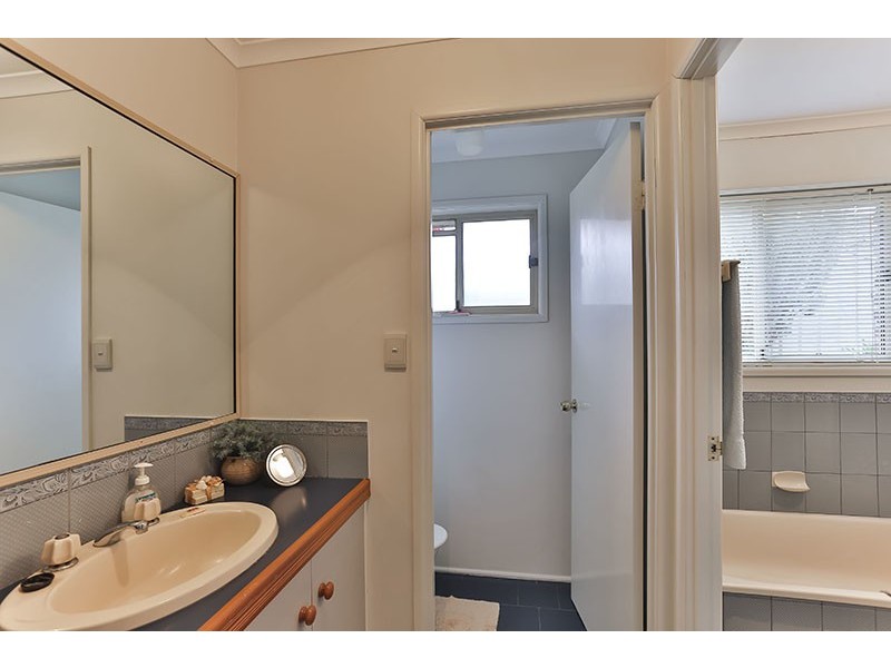 7 Roslyn Street, Centenary Heights QLD 4350