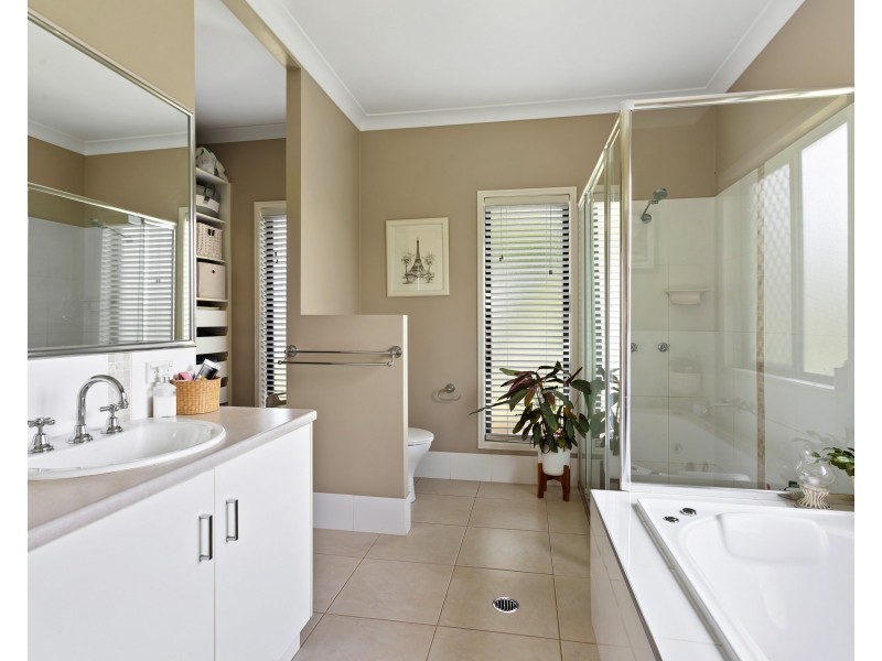 23 Roderick Drive, Cotswold Hills QLD 4350