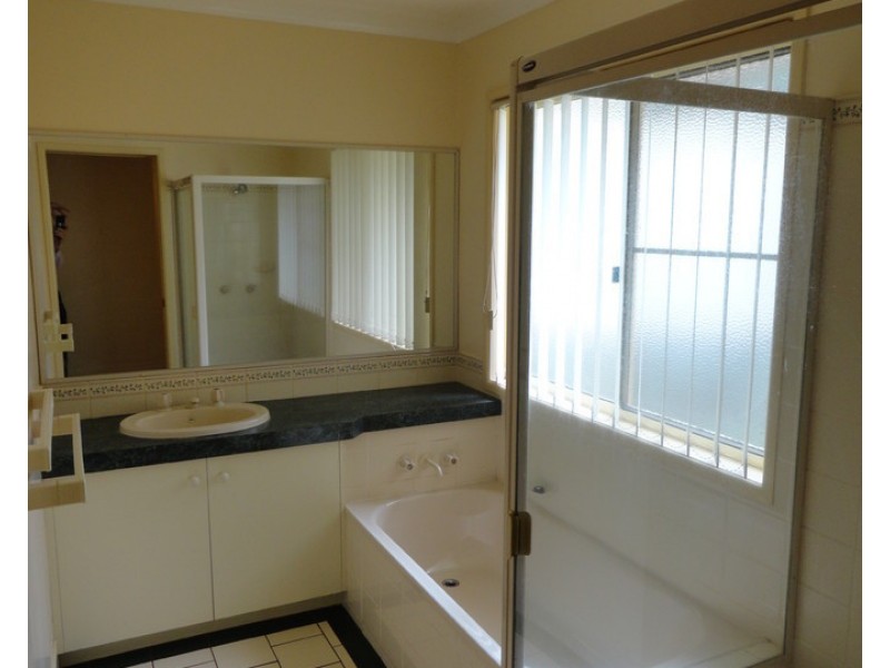 1 Hillcroft Court, Darling Heights QLD 4350