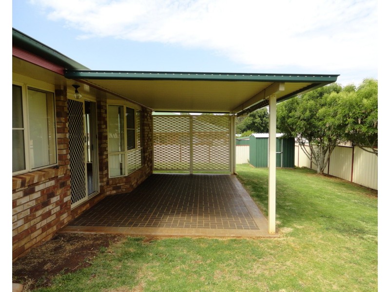 1 Hillcroft Court, Darling Heights QLD 4350