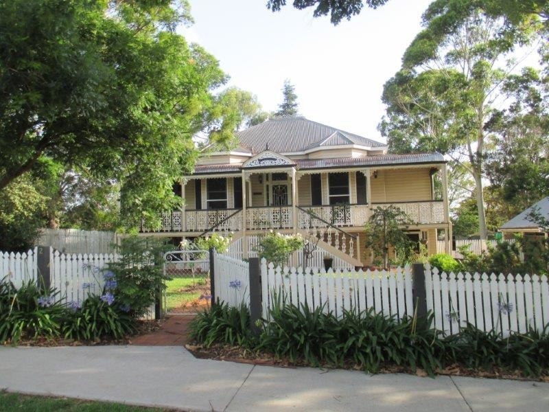 2 Chamberlain Street, North Toowoomba QLD 4350