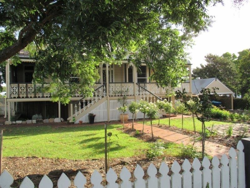 2 Chamberlain Street, North Toowoomba QLD 4350