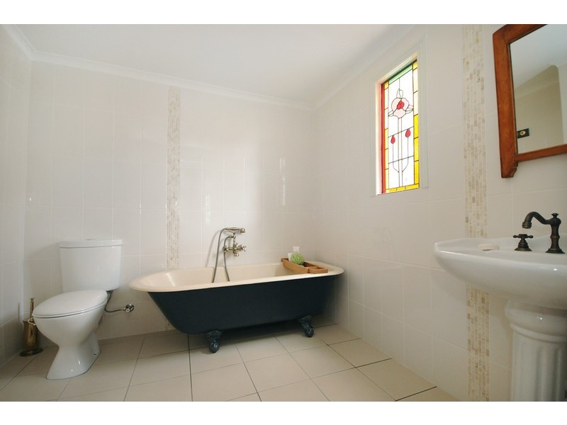 2 Chamberlain Street, North Toowoomba QLD 4350