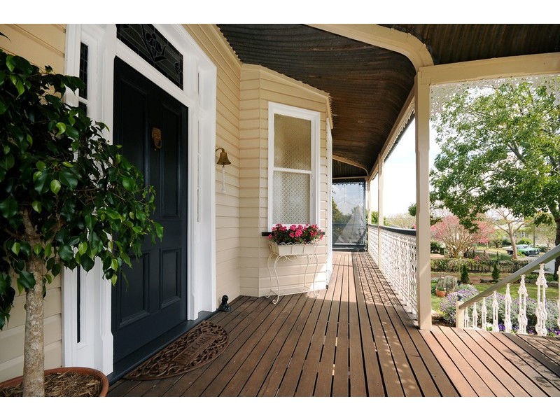 2 Chamberlain Street, North Toowoomba QLD 4350
