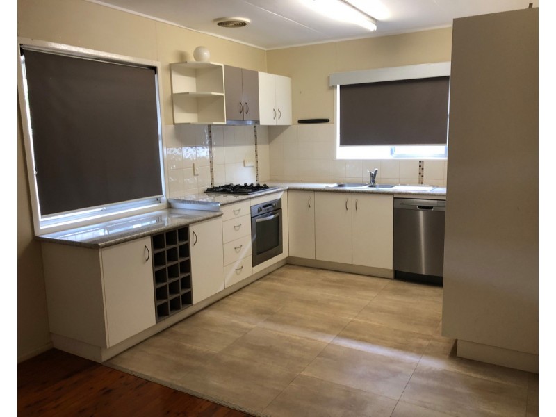 90 Holberton Street, Newtown QLD 4350