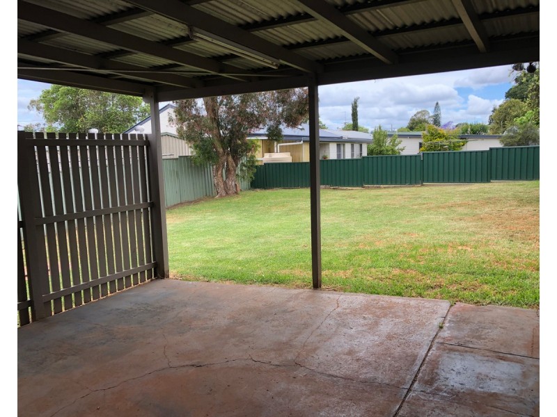 90 Holberton Street, Newtown QLD 4350
