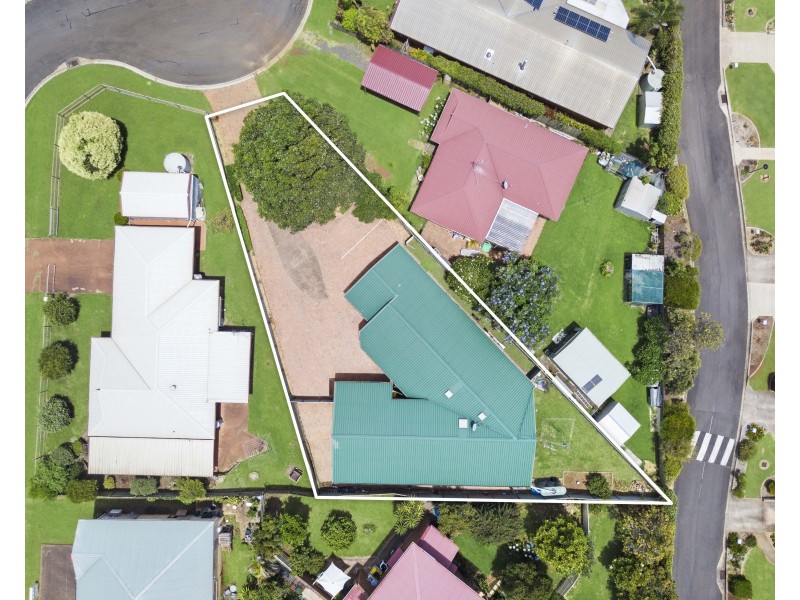 1 & 2/11 Beer Court, Kearneys Spring QLD 4350